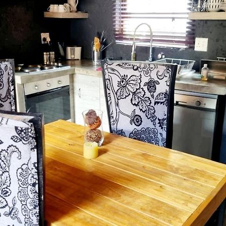 Merry Monte Casino Lodge House In Fourways ساندتون المظهر الخارجي الصورة