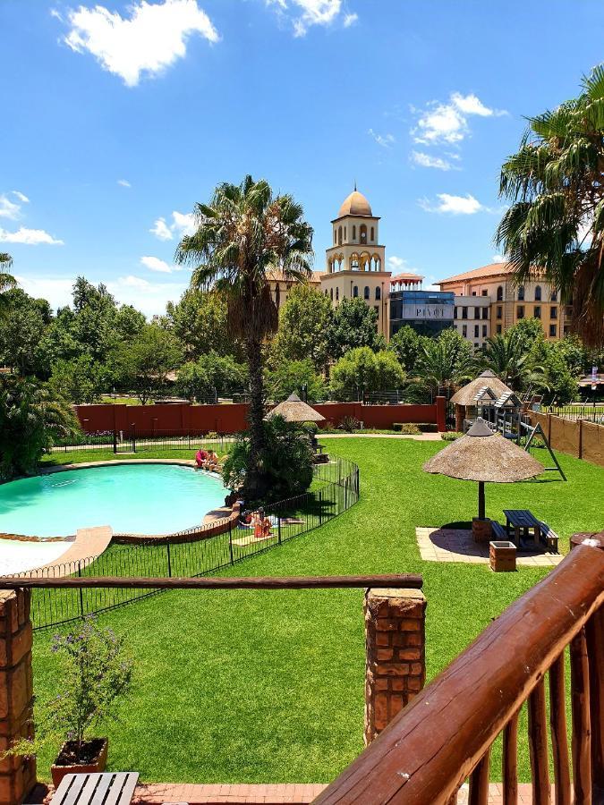 Merry Monte Casino Lodge House In Fourways ساندتون المظهر الخارجي الصورة