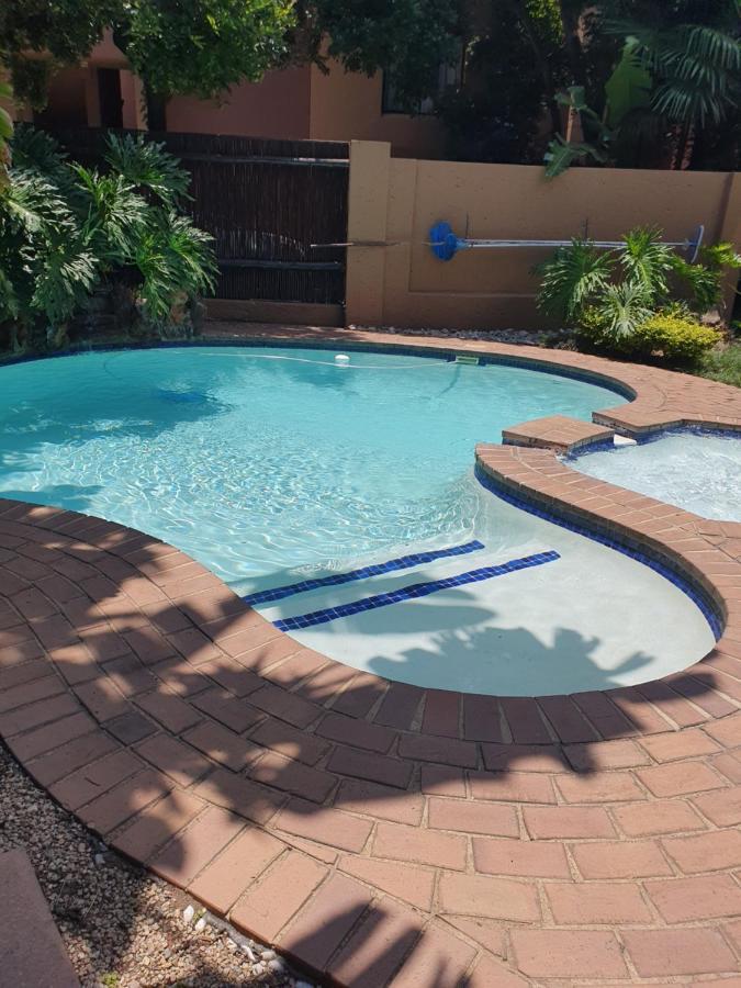 Merry Monte Casino Lodge House In Fourways ساندتون المظهر الخارجي الصورة