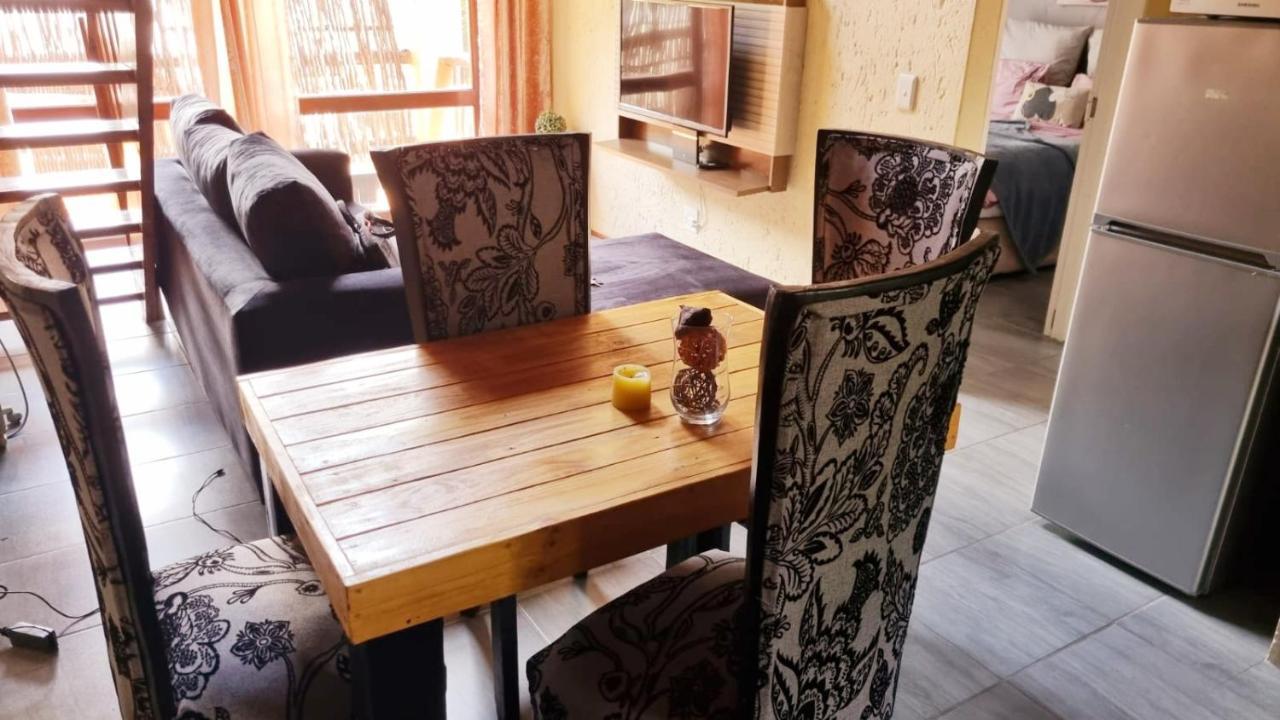 Merry Monte Casino Lodge House In Fourways ساندتون المظهر الخارجي الصورة